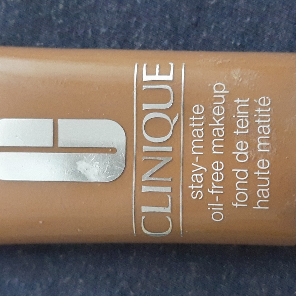 Clinique Golden Foundation with Silver Cap